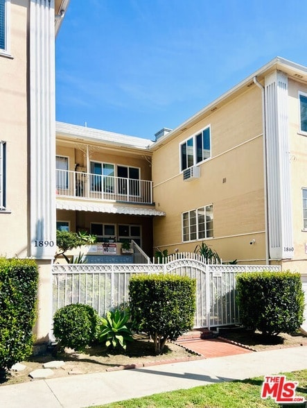 Photo - 1876 Alexandria Ave