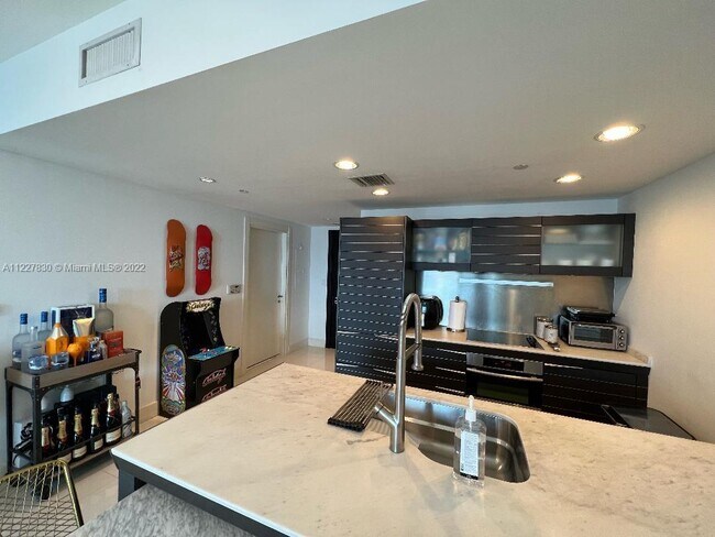 Photo - 200 Biscayne Blvd Way