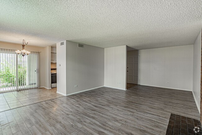 Building Photo - Cozy 2 Bed 2 Bath Condo on the main floor ...