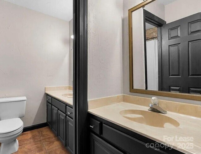 Photo - 2705 N Center St