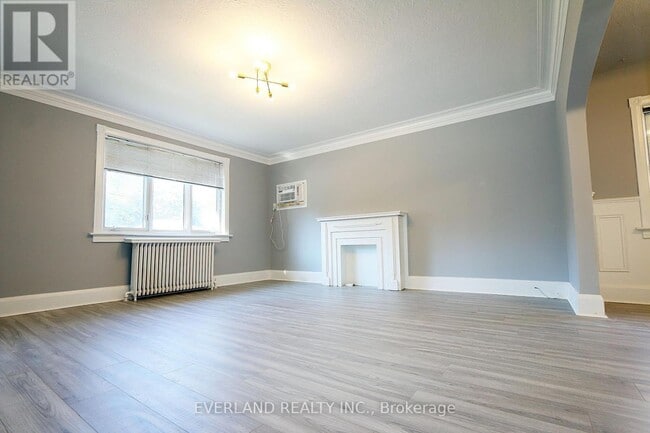 Photo - 1753 Bayview Ave