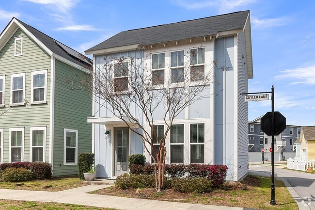 Building Photo - Charming 3-Bedroom Home in Park Circle – Y...