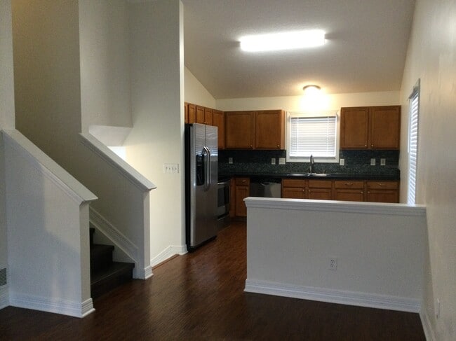 Photo - 2083 Shetland St