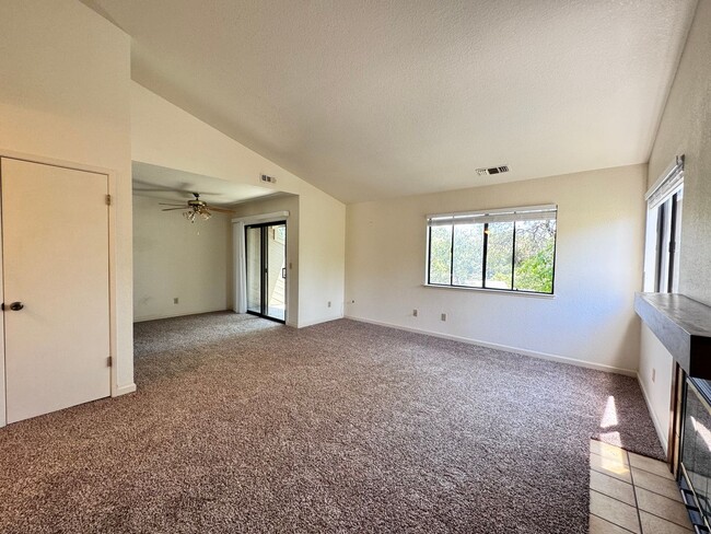 Photo - Cozy upstairs Condo in Auburn. Pets welcome!!
