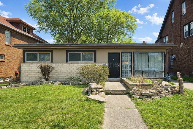 Building Photo - Beautiful Mid-Century 3 Bedroom Steps from Detroit Golf Club!