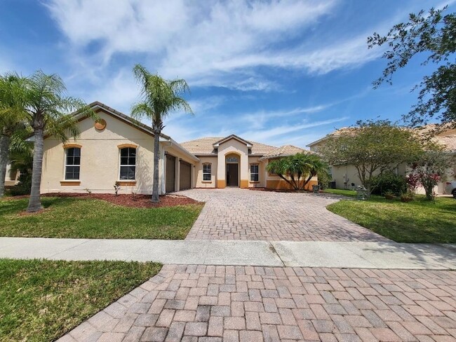 Photo - 3538 Valleyview Dr House