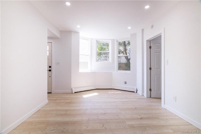 Photo - 594 Bellevue Ave N Unidad 1