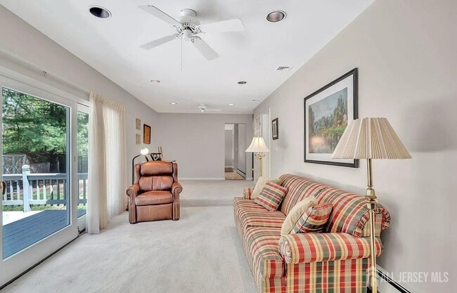 Photo - 12 Windsor Dr