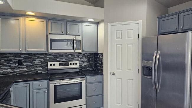 Photo - 953 N Wolfsburg Ave