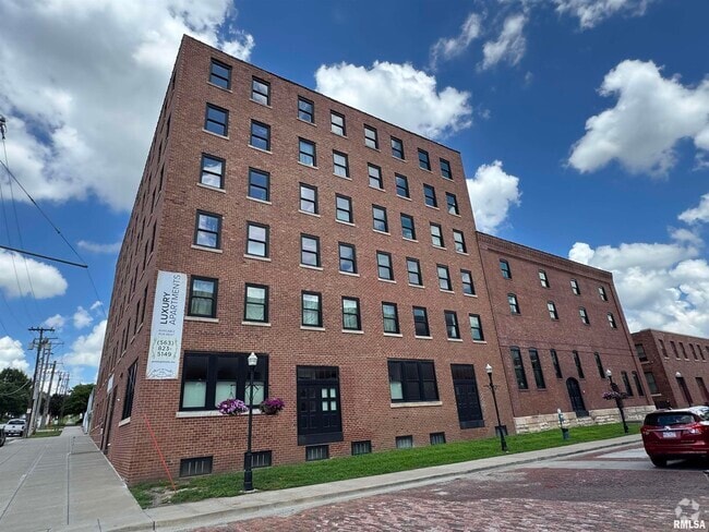 Building Photo - 511 Pershing Ave Unit 508W Rental