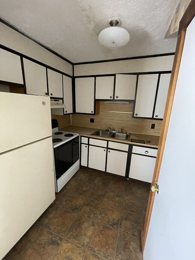 Photo - 101 Meadowgreen Unit 3