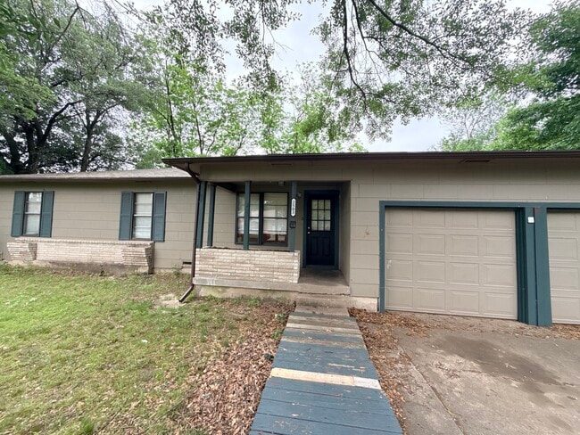 Building Photo - 2503 Broadview St