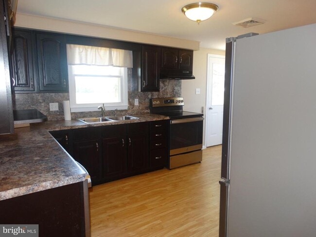 Photo - 9496 Garnes Rd