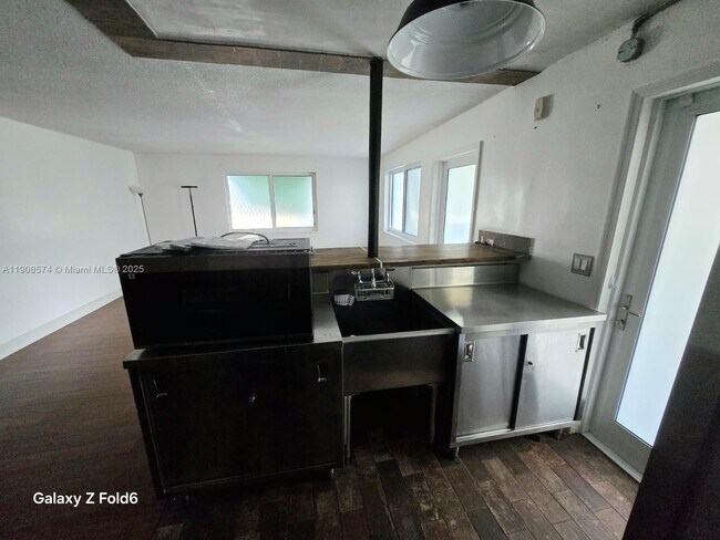 Photo - 1715 Wiley St Unidad 8