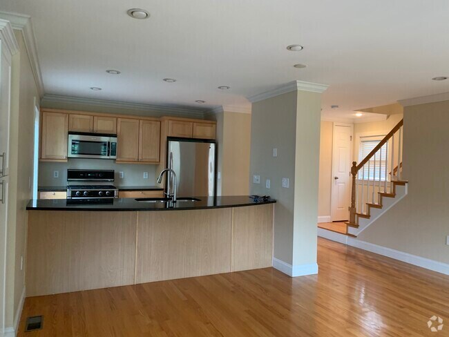 Building Photo - 11 Whitney St Rental