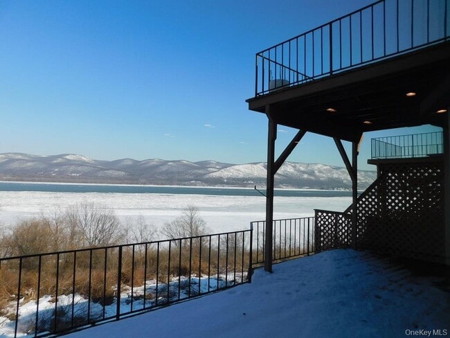 Photo - 729 Hewitt Ln