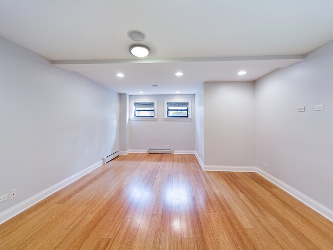 Photo - 632 W Barry Ave