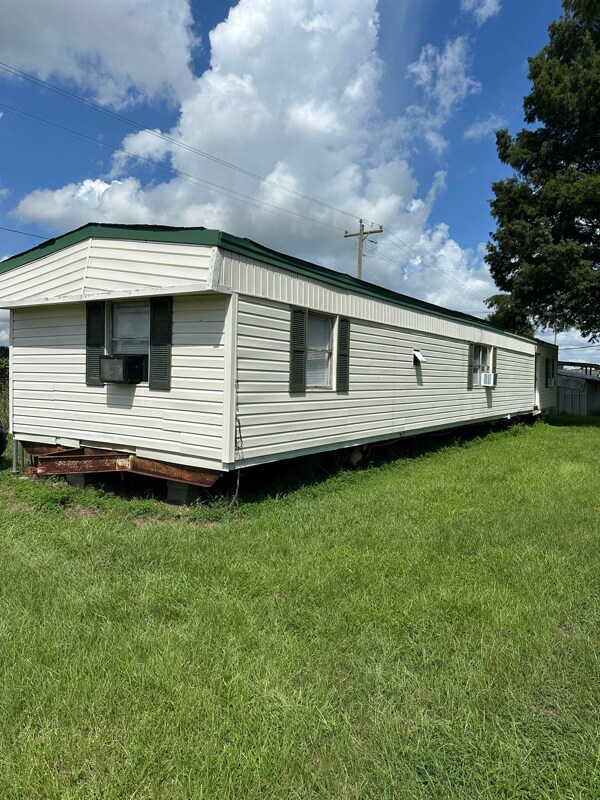 Photo - 1579 Duchamp Rd