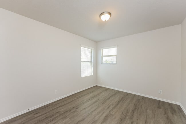 Photo - 2354 Dry Moss Way