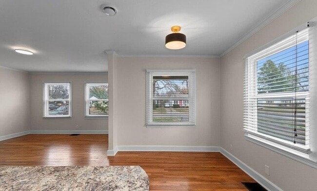 Photo - 2222 Madison St