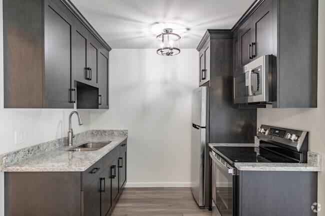 1BR, 1BA - 800SF - Kitchen