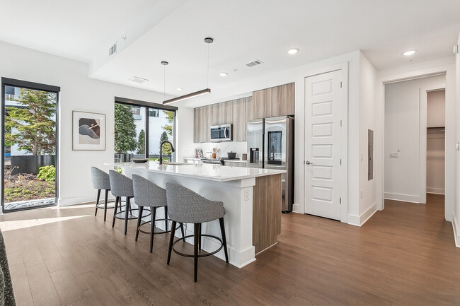 Building Photo - AMLI Atlantic Station Rental