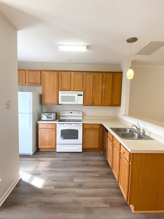 Photo - 330 Commons Dr