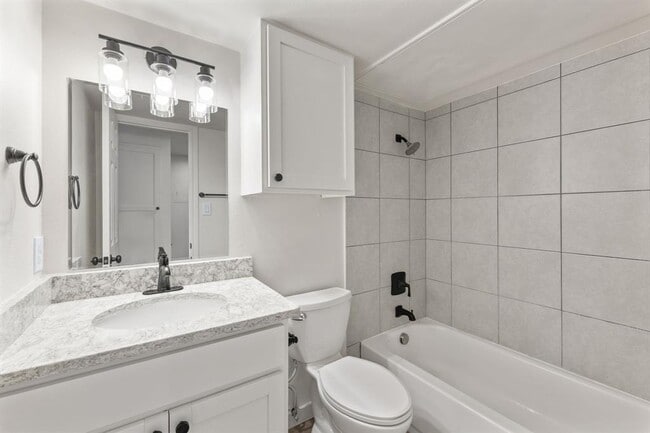 Photo - 3819 Southway Dr Unit 108