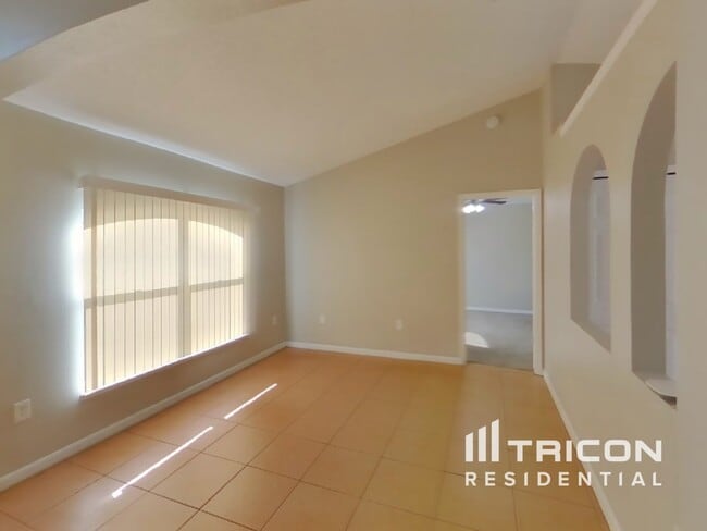 Photo - 11357 Pickford St