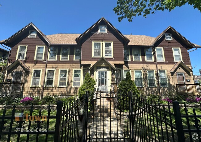 Building Photo - 6689 N Olmsted Ave Unit 2R Rental