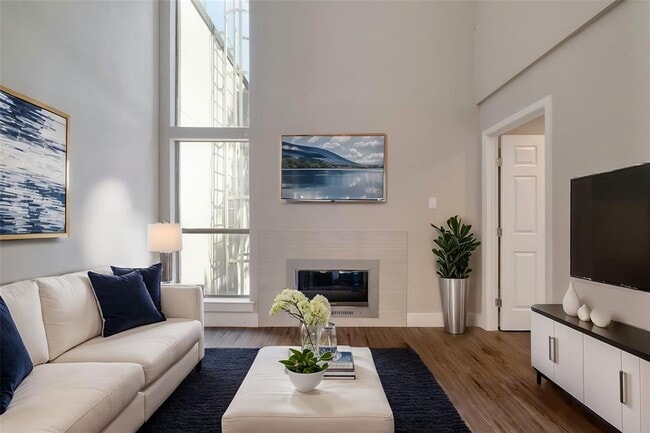 Building Photo - 935 La Posada Dr Unit 212