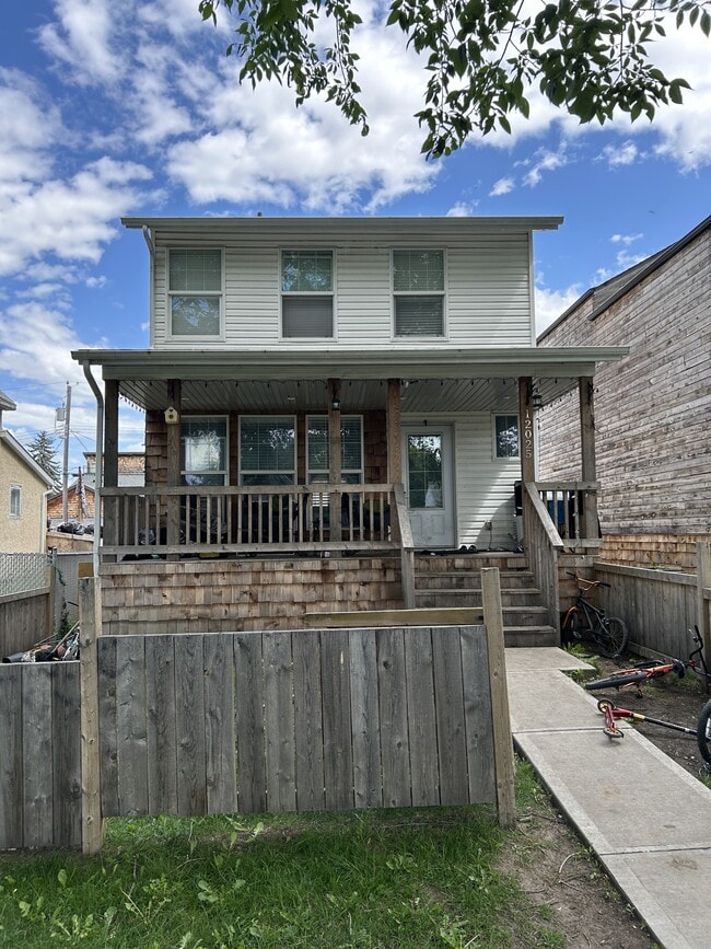 Building Photo - 12025-12055 55 St NW Unit 12025 - Garage 1
