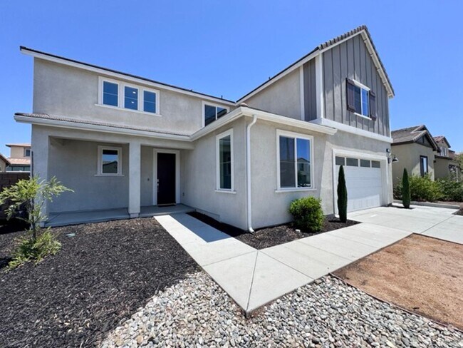 Building Photo - Spacious 5 Bedroom Home for Lease with Solar INCLUDED  in the Desirable Spencer’s Crossing Commun...