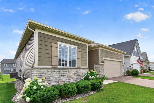 Photo - 1939 Mulberry Ln