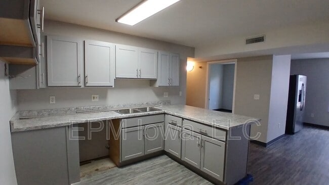 Building Photo - 60 Miller Ave SW