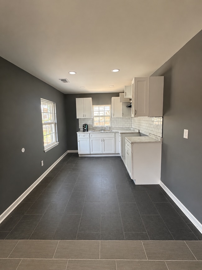 Photo - 854 Josephine St