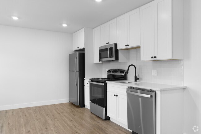 5BR, 2BA - 1,500SF - Kitchen
