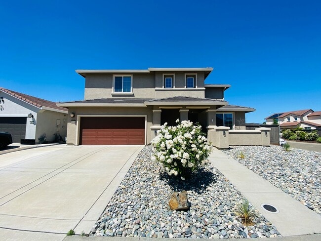 Building Photo - Gorgeous Corner Home