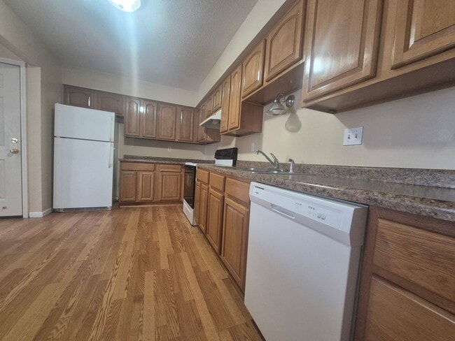 Photo - 896 Wescott Square Unit 103