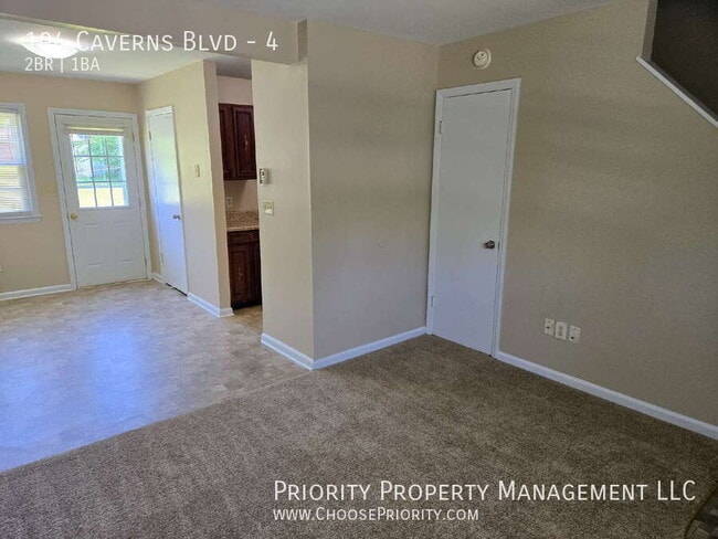 Photo - 104 Caverns Blvd
