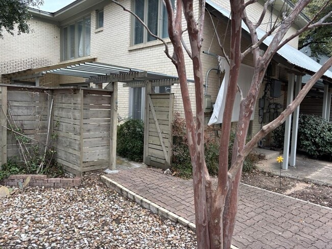 Photo - 1605 Pease Rd Unit 3