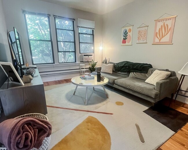 Photo - 627 W Melrose St