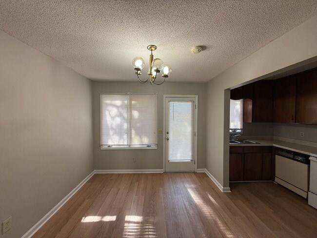 Photo - 2 Woodrum Pl