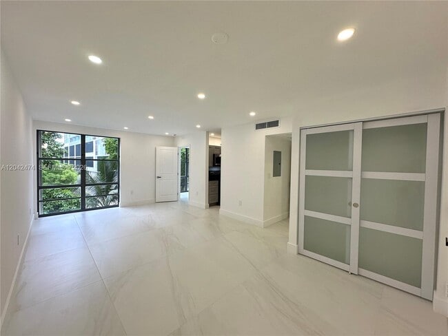 Building Photo - 17620 Atlantic Blvd Unit 310