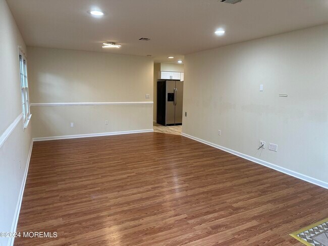 Photo - 974 Cypress Ave