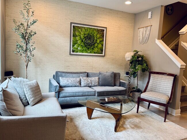 Living room - 916 N 5th St
