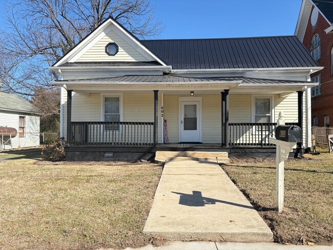 Building Photo - MOVE IN SPECIAL: 3 Bedroom, 1 Bathroom House in Reidsville!