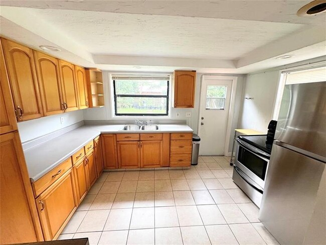 Photo - 5620 Pierce St