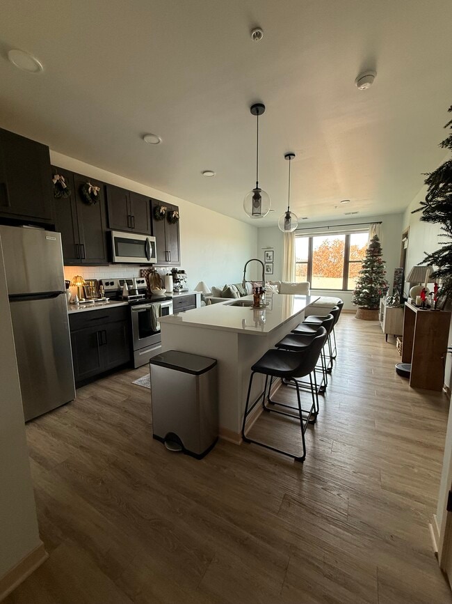 Building Photo - 6408 Bridge Rd Unit The Current 2 Apt 456