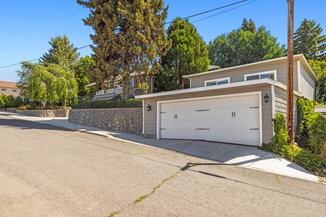 Photo - 525 Mesa St